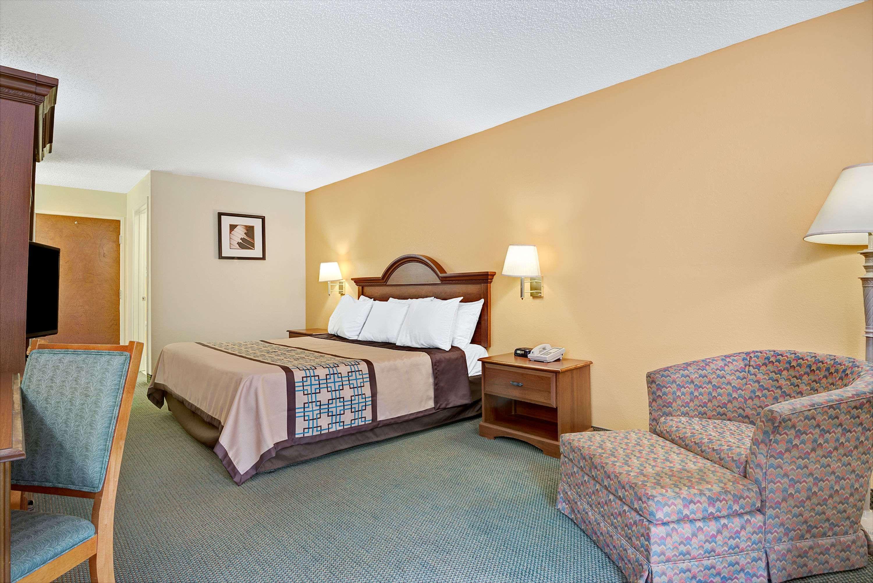 Days Inn By Wyndham Burlington East Haw River Экстерьер фото