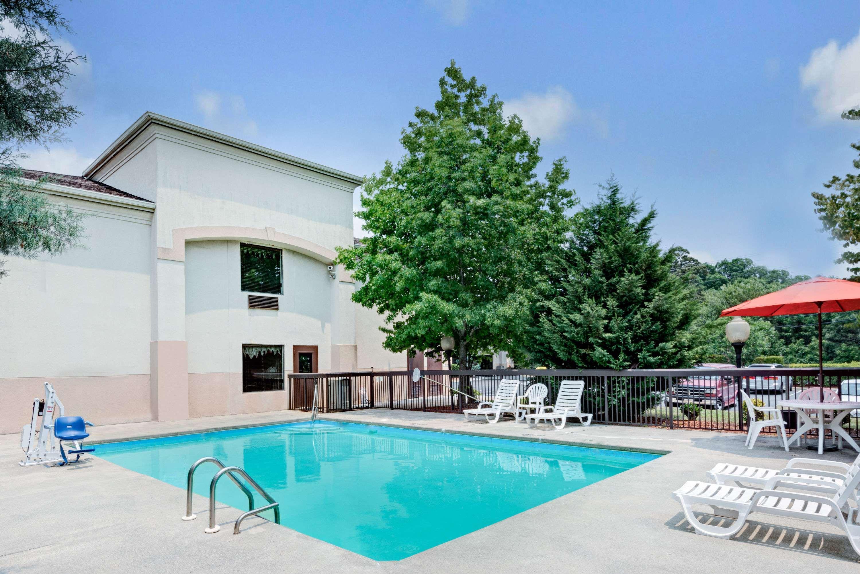 Days Inn By Wyndham Burlington East Haw River Экстерьер фото