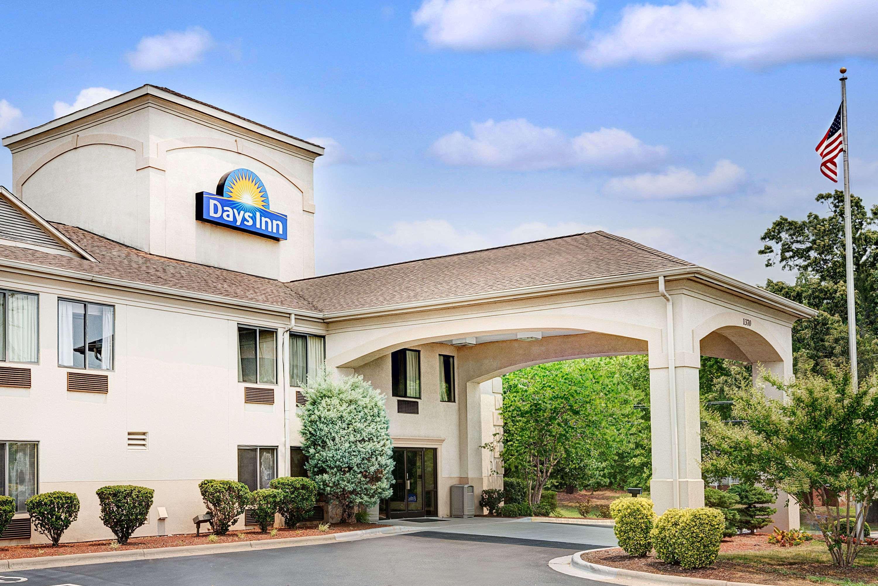 Days Inn By Wyndham Burlington East Haw River Экстерьер фото