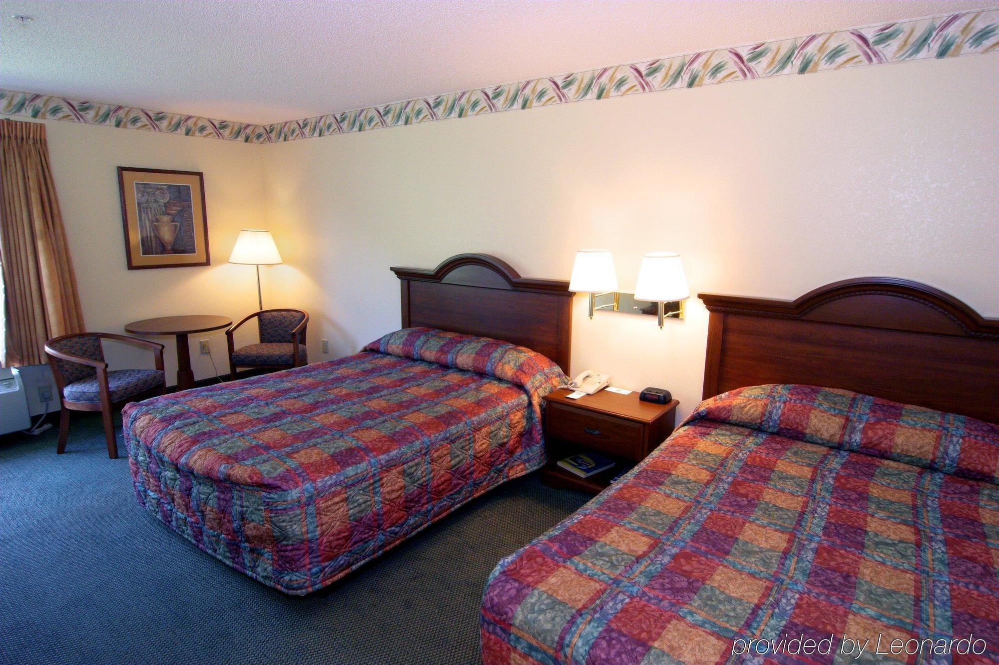 Days Inn By Wyndham Burlington East Haw River Номер фото