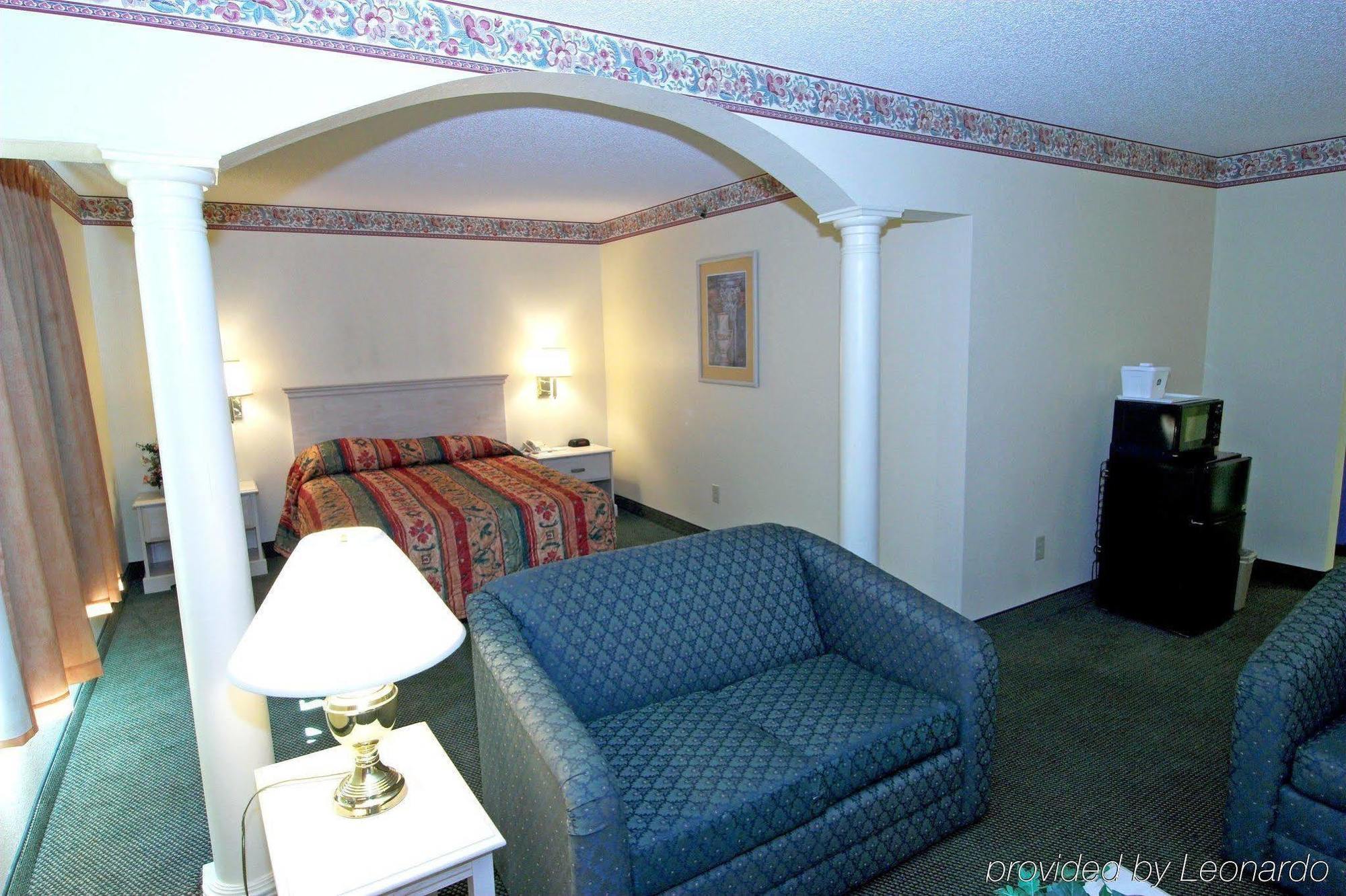 Days Inn By Wyndham Burlington East Haw River Номер фото