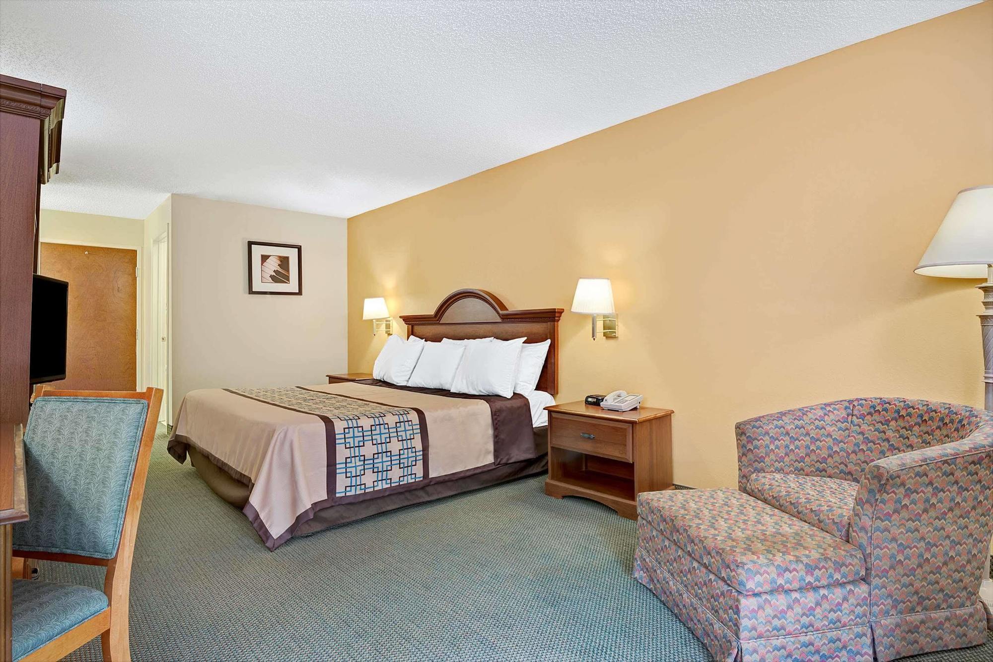 Days Inn By Wyndham Burlington East Haw River Экстерьер фото