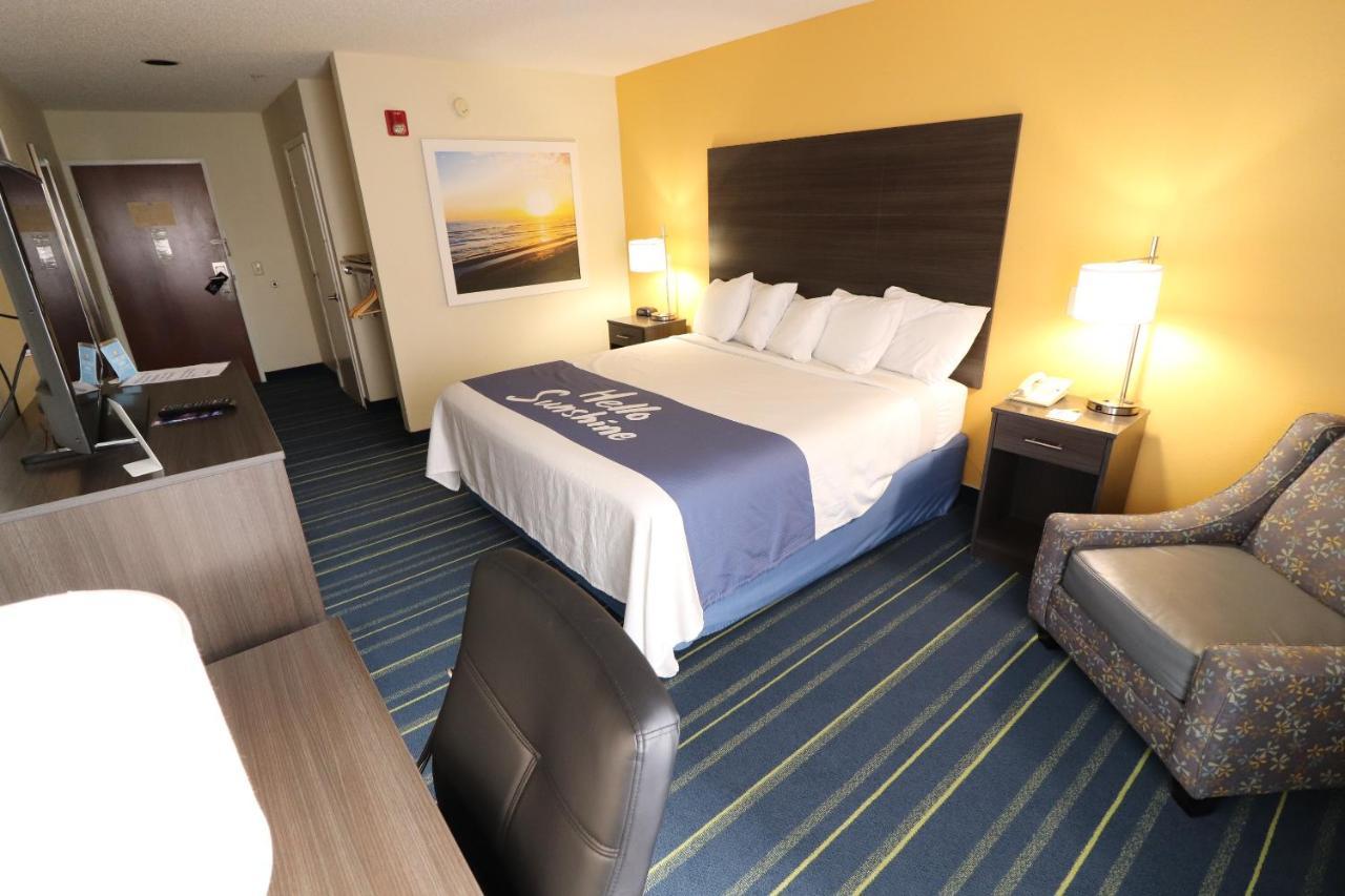 Days Inn By Wyndham Burlington East Haw River Экстерьер фото